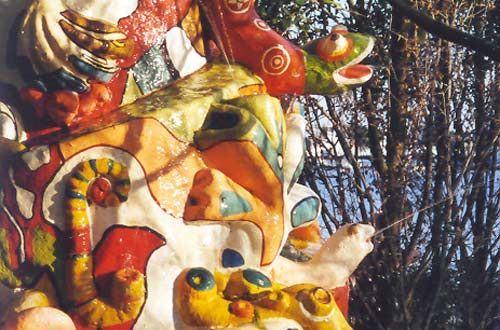 Brunnenskulptur auf der grünen Insel